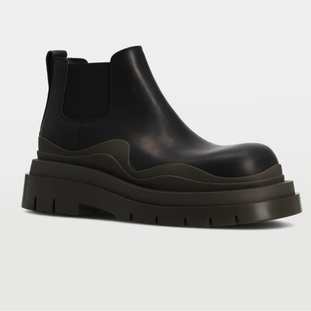 Bottega Veneta Tire Low Chelsea Boots Black Leather Chunky Lug Sole size 7.5